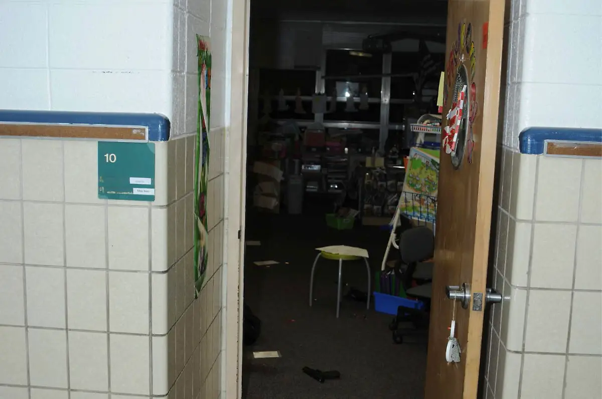 2013-12-27T235415Z-1256692742-GM1E9CS0LU601-RTRMADP-3-USA-SHOOTING-NEWTOWN-JPG4668334820663395313