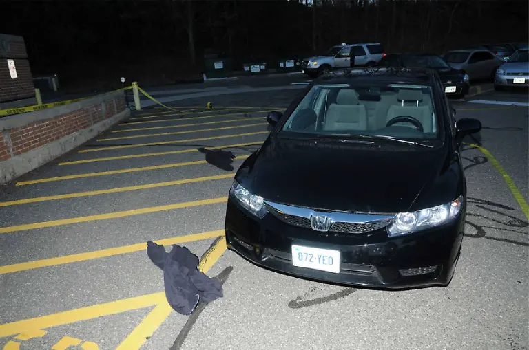 2013-12-28T012828Z-221112069-GM2E9CS0PQP01-RTRMADP-3-USA-SHOOTING-NEWTOWN-JPG4207841362382296414