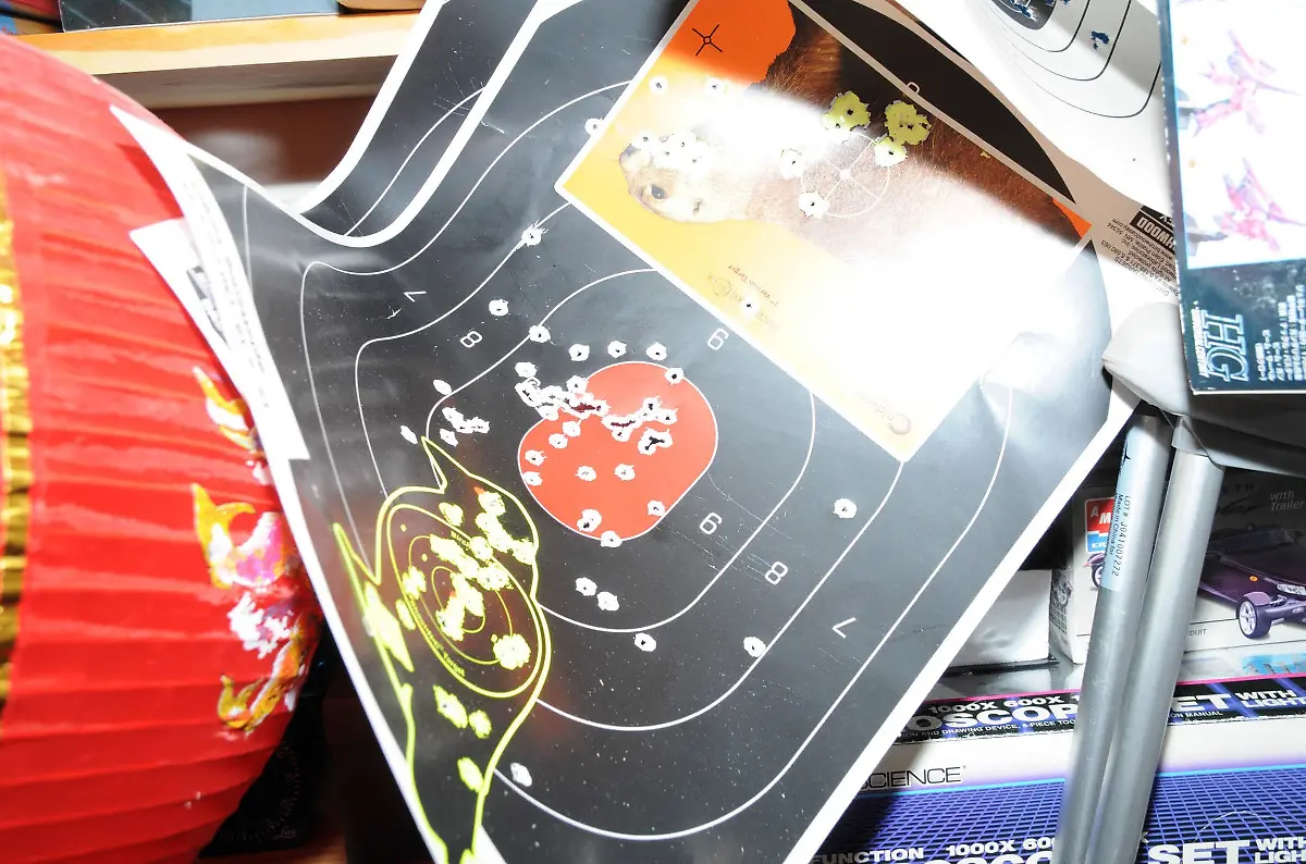 2013-12-28T020117Z-332208002-GM1E9CS0RFA01-RTRMADP-3-USA-SHOOTING-NEWTOWN-JPG6461447089214457219