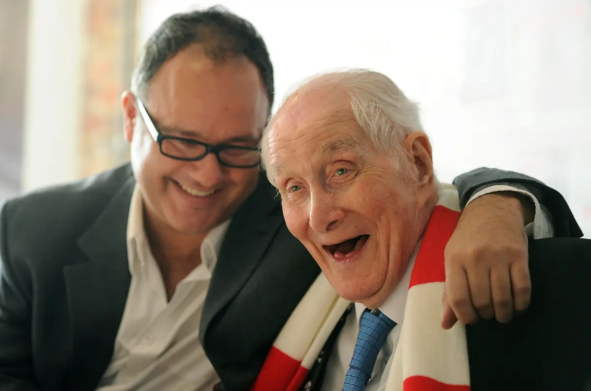 2013-12-18T082448Z-236163641-LM1E9CI0N4G01-RTRMADP-3-PEOPLE-RONNIEBIGGS-JPG1399021906426374991