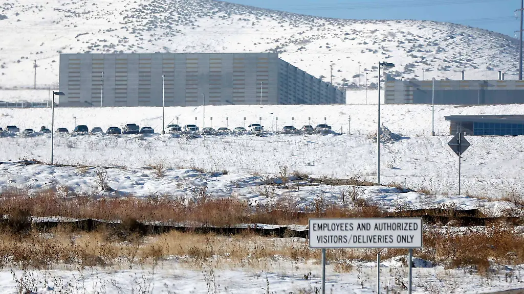 2013-12-16T211947Z-2018948783-GM1E9CH0EII01-RTRMADP-3-USA-SECURITY-RULING-JPG7976427545647175481