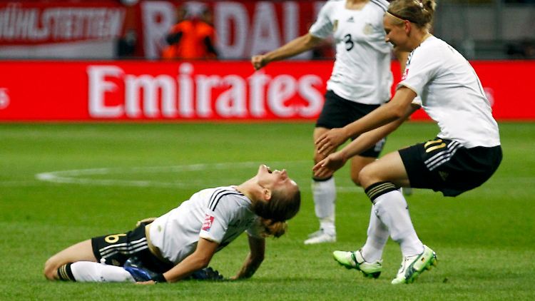 Personifizierte Erlösung: Simone Laudehr schoss Deutschland vorzeitig ins Viertelfinale.