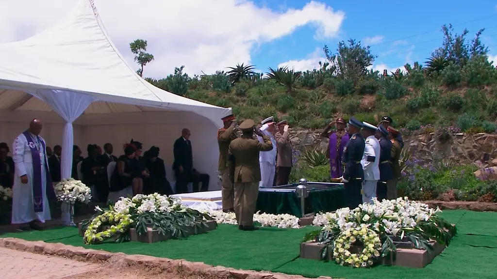 2013-12-15T105144Z-1714929578-GM1E9CF1G9H01-RTRMADP-3-MANDELA-JPG1124120419430896162