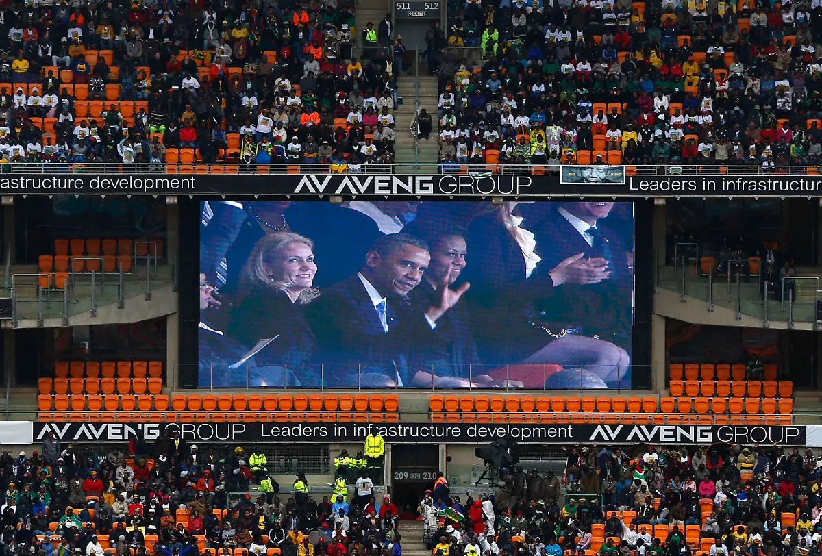 2013-12-10T111145Z-424037801-GM1E9CA1H6401-RTRMADP-3-MANDELA-JPG8229814773435865774