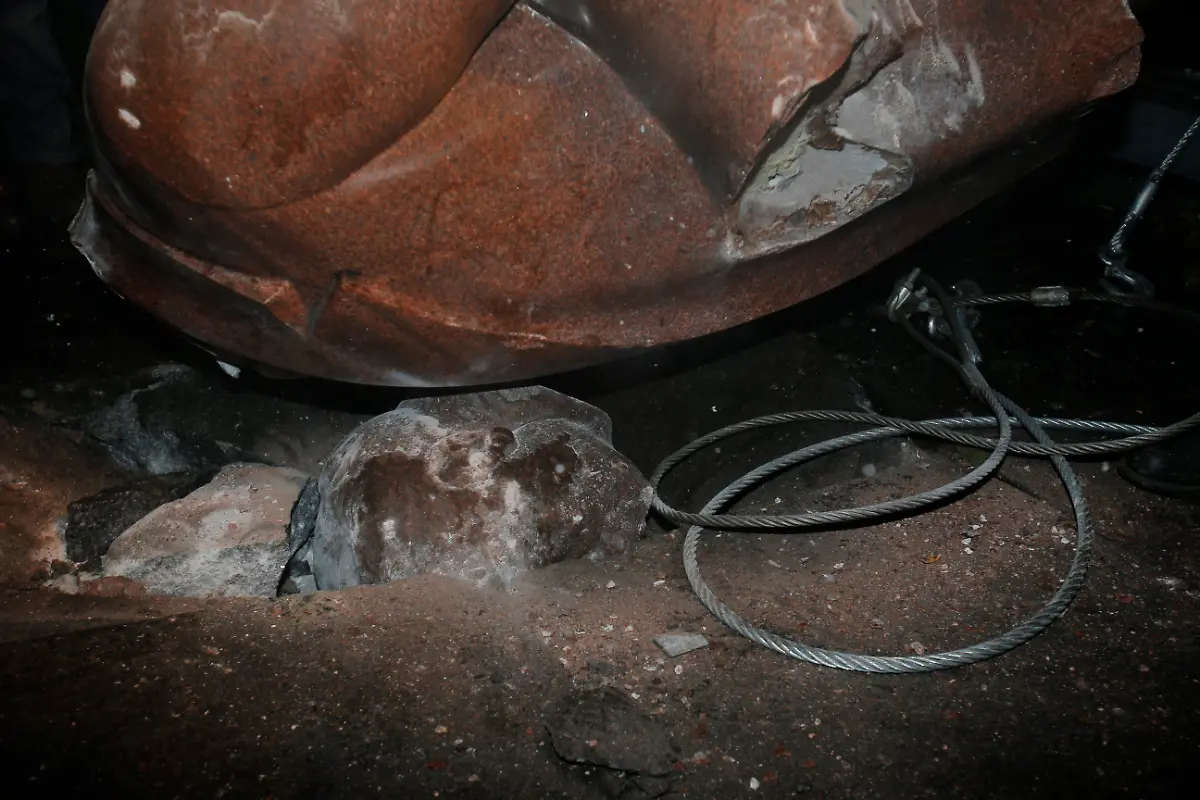 32871000C09326E2-jpg5424705065850384479