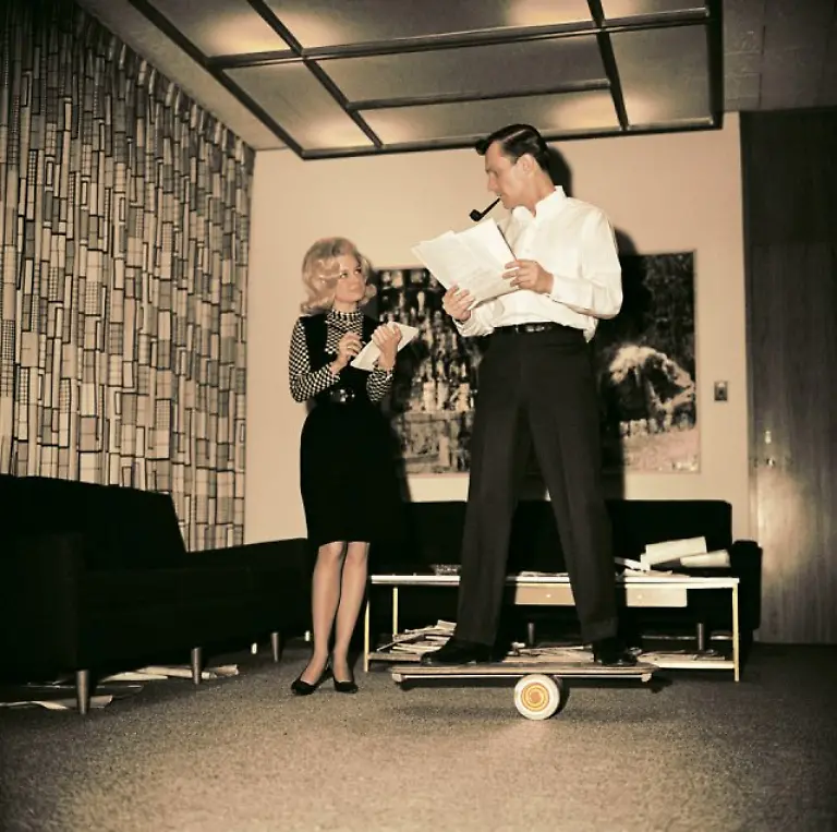 preview-ce-hefner-playboy-02-0812181230-id-184983