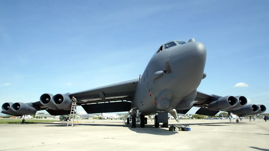 b52