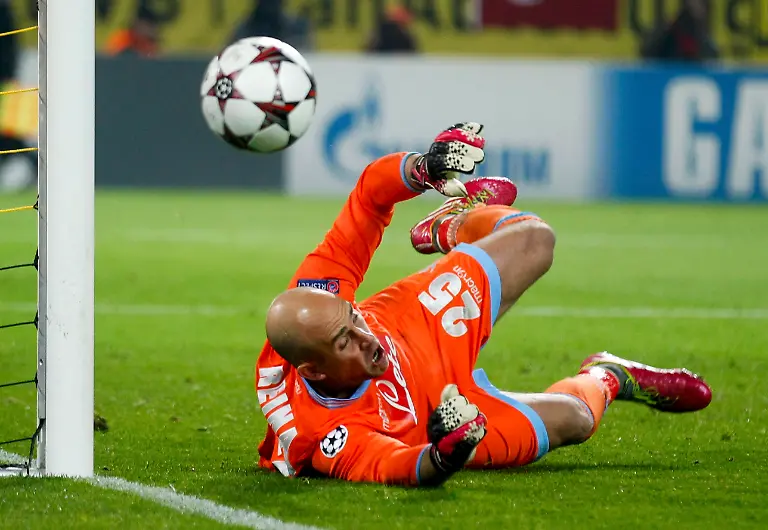 2013-11-26T201503Z-1225180274-LR1E9BQ1K8T2G-RTRMADP-3-SOCCER-CHAMPIONS-JPG9149767115119835388