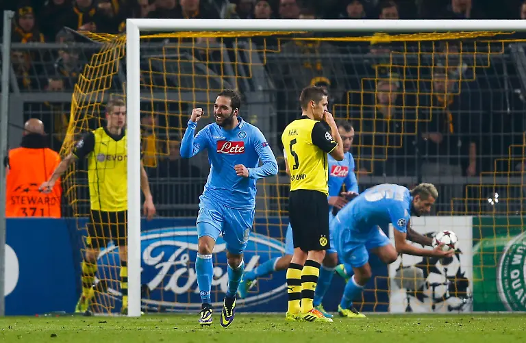 2013-11-26T212202Z-672966762-LR1E9BQ1NCG6S-RTRMADP-3-SOCCER-CHAMPIONS-JPG1914608803685388757