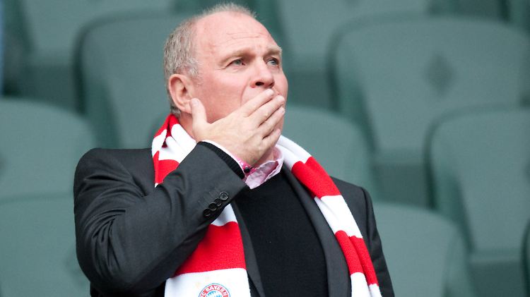 Not amused: Bayern-Präsident Uli Hoeneß.