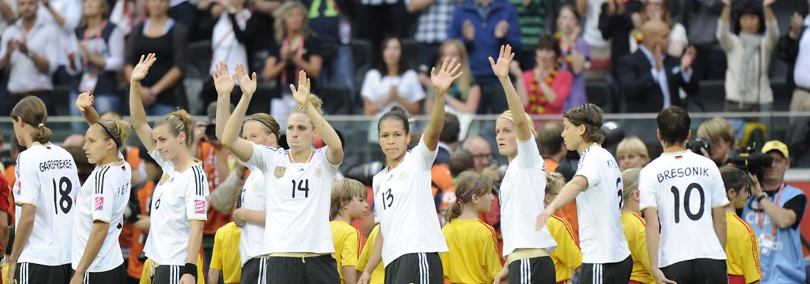 Banger Blick in die Zuschauer oder pure Konzentration? Die Gesichter der Spielerinnen vor dem Spiel gegen Nigeria.