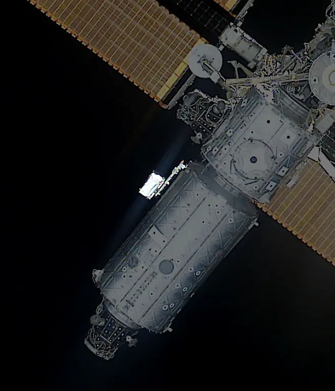 STS-102-External-Storage-Platform-1-crop