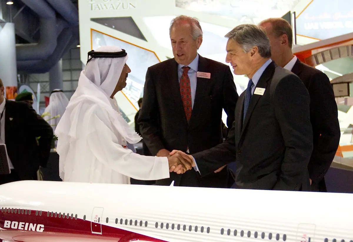 2013-11-18T093524Z-1464470855-GM1E9BI1CHA01-RTRMADP-3-AIRSHOW-DUBAI-JPG7366363433793323134