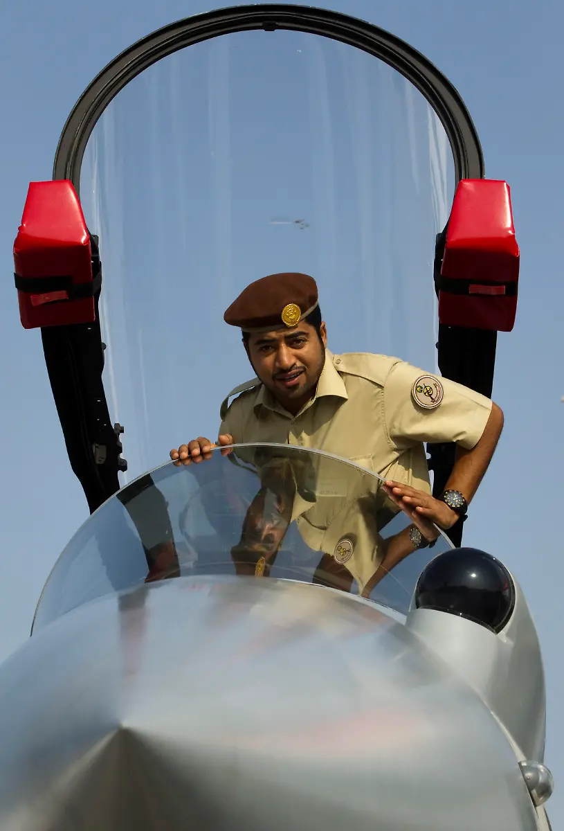 2013-11-18T105725Z-2022786577-GM1E9BI1GK301-RTRMADP-3-AIRSHOW-DUBAI-JPG7358293964837759931