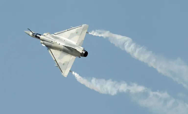 2013-11-18T152823Z-2081034563-GM1E9BI1SYE01-RTRMADP-3-AIRSHOW-DUBAI-JPG7581824211821819449