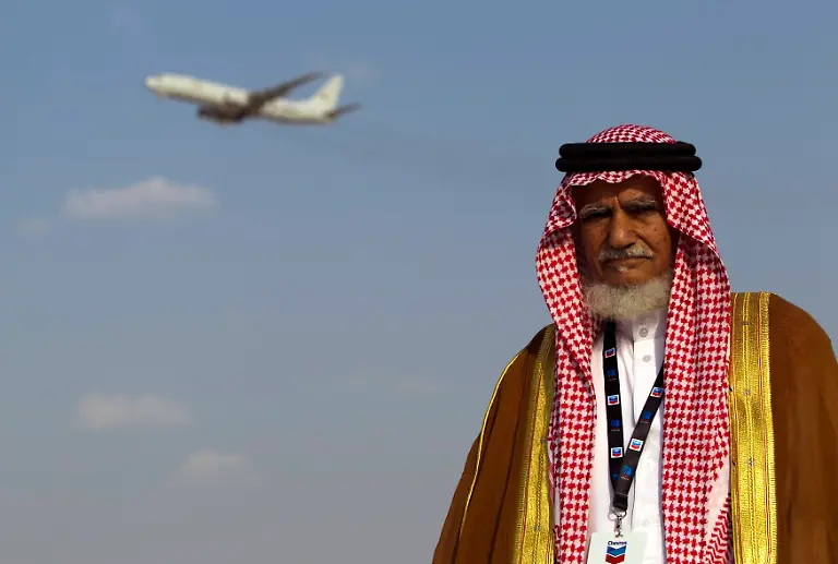 2013-11-18T141708Z-1113332282-GM1E9BI1PT601-RTRMADP-3-AIRSHOW-DUBAI-JPG1334416594314212595