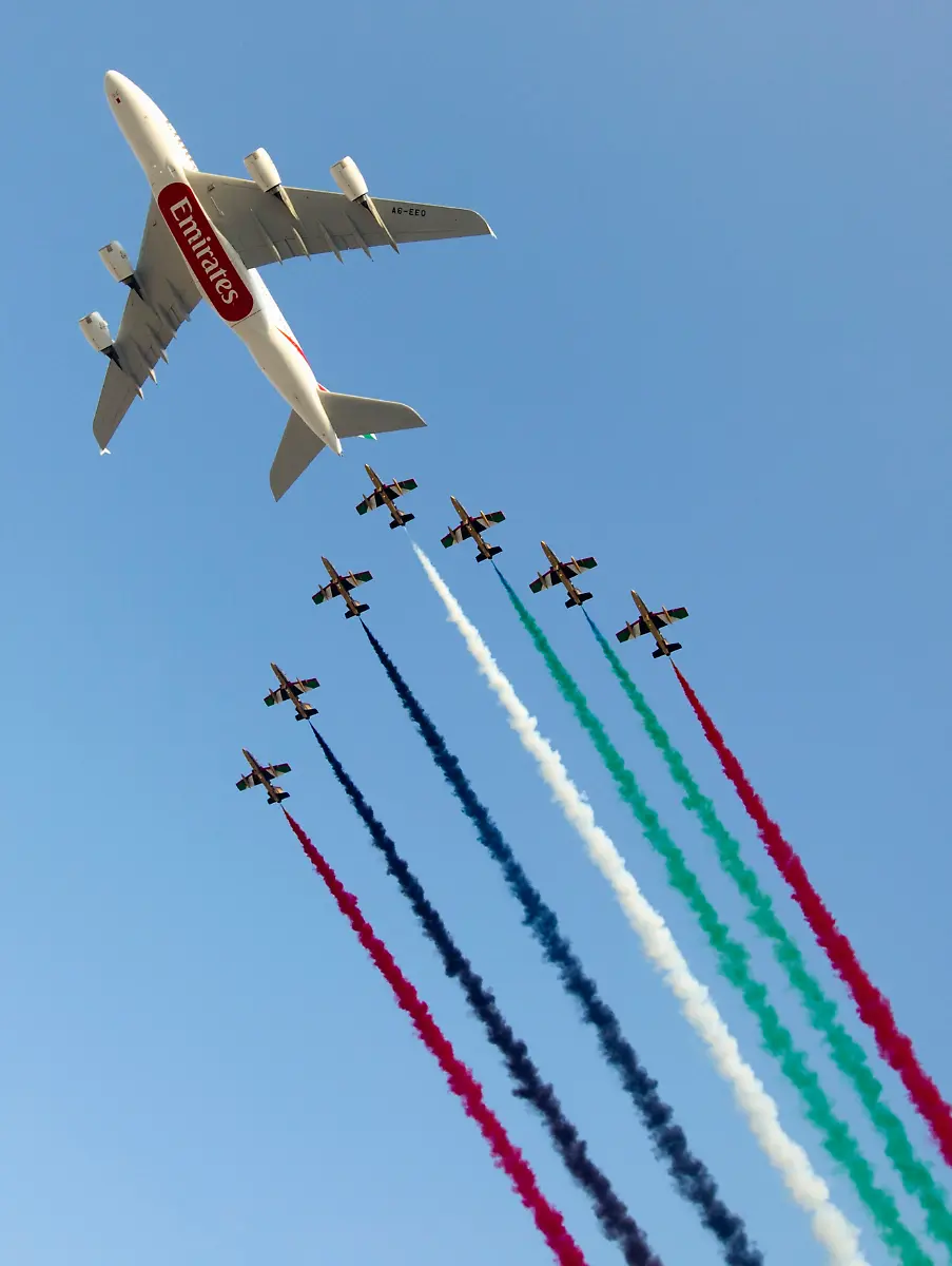 2013-11-18T142051Z-721034130-GM1E9BI1PZ001-RTRMADP-3-AIRSHOW-DUBAI-JPG7027840619457433690