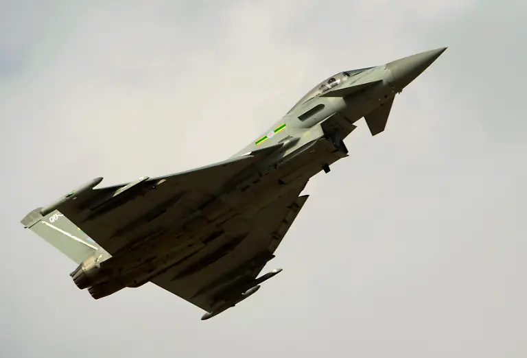 2013-11-18T142540Z-560800053-GM1E9BI1Q3A01-RTRMADP-3-AIRSHOW-DUBAI-JPG827086424022309176