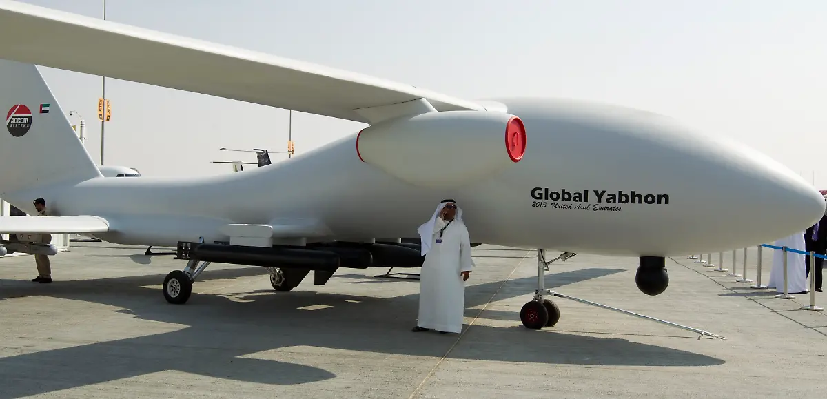 2013-11-18T094347Z-321462520-GM1E9BI1D3R01-RTRMADP-3-AIRSHOW-DUBAI-JPG107936170399194154