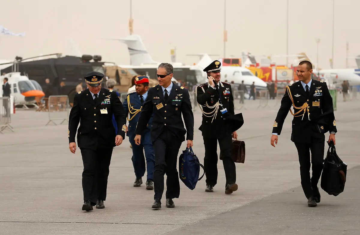 2013-11-17T142126Z-1722641305-GM1E9BH1PRV01-RTRMADP-3-AIRSHOW-DUBAI-JPG2202304471057361090