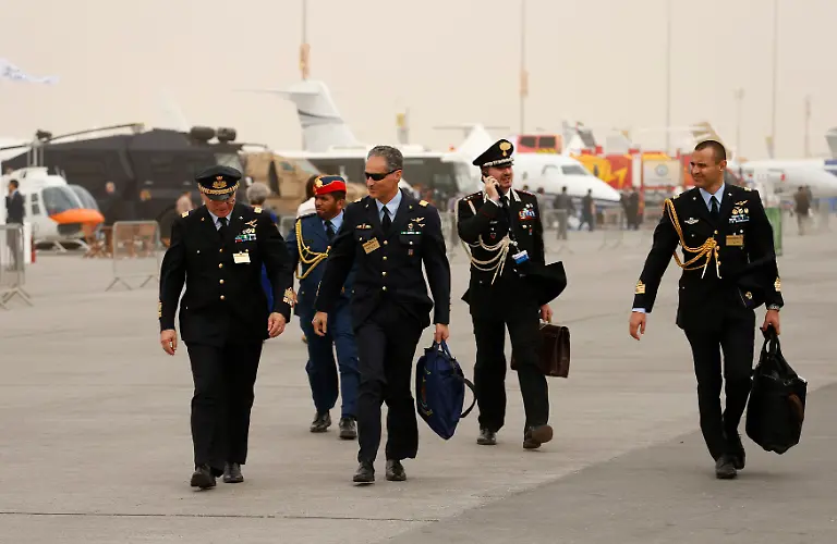 2013-11-17T142126Z-1722641305-GM1E9BH1PRV01-RTRMADP-3-AIRSHOW-DUBAI-JPG2202304471057361090