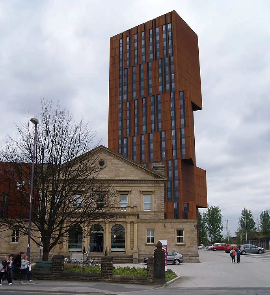 685px-Old-Broadcasting-House-and-Broadcasting-Tower-May-2010-001