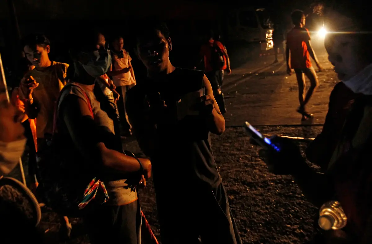 2013-11-11T131647Z-180132231-GM1E9BB1MZT01-RTRMADP-3-PHILIPPINES-TYPHOON-JPG6767992669376093362