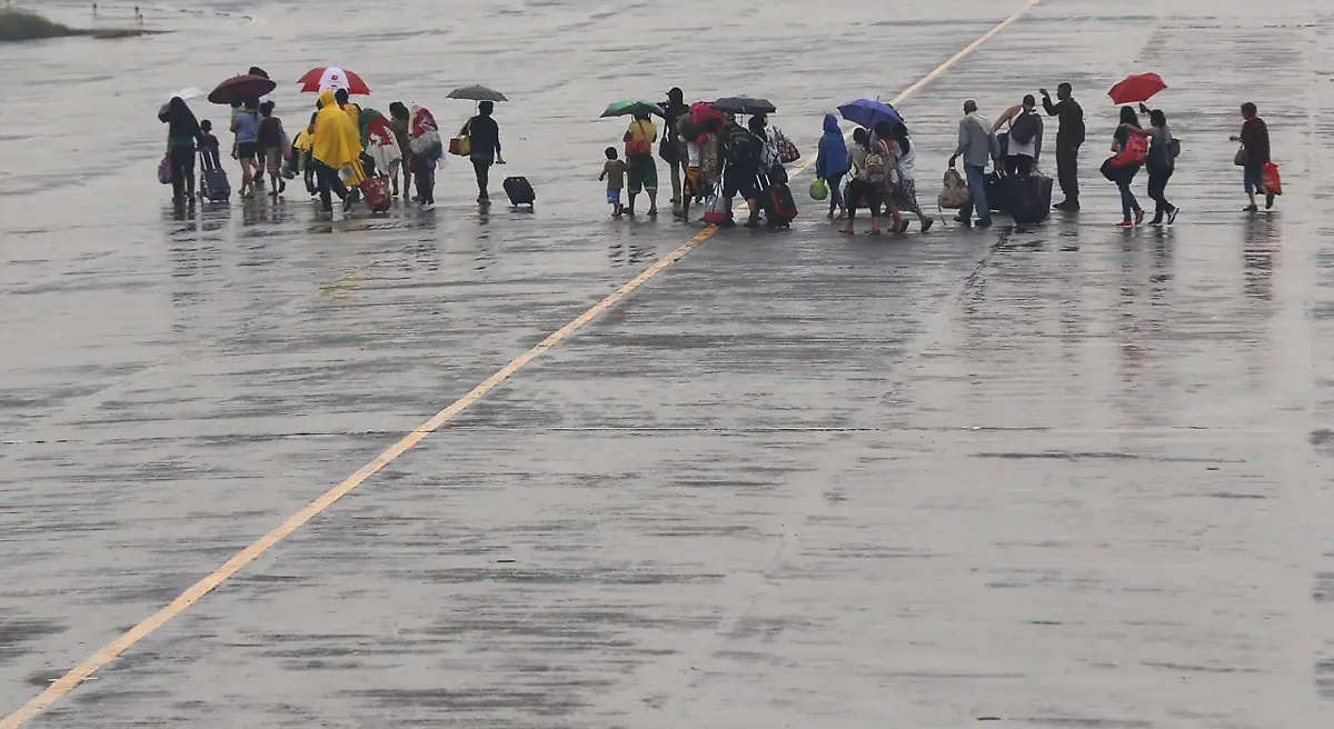 2013-11-13T044600Z-1197789654-GM1E9BD0ZDR01-RTRMADP-3-PHILIPPINES-TYPHOON-JPG8514664589141899423