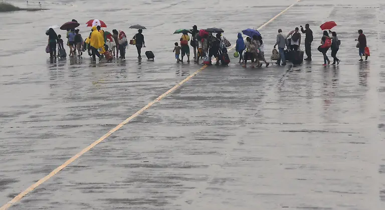 2013-11-13T044600Z-1197789654-GM1E9BD0ZDR01-RTRMADP-3-PHILIPPINES-TYPHOON-JPG8514664589141899423