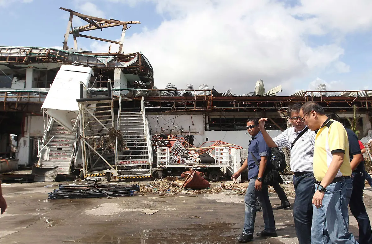 2013-11-10T125228Z-1653368251-GM1E9BA1LKY01-RTRMADP-3-PHILIPPINES-TYPHOON-JPG3027812626864849649
