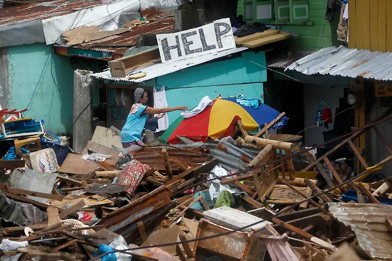 2013-11-13T075643Z-523910570-GM1E9BD185301-RTRMADP-3-PHILIPPINES-TYPHOON-JPG2154890447419344477