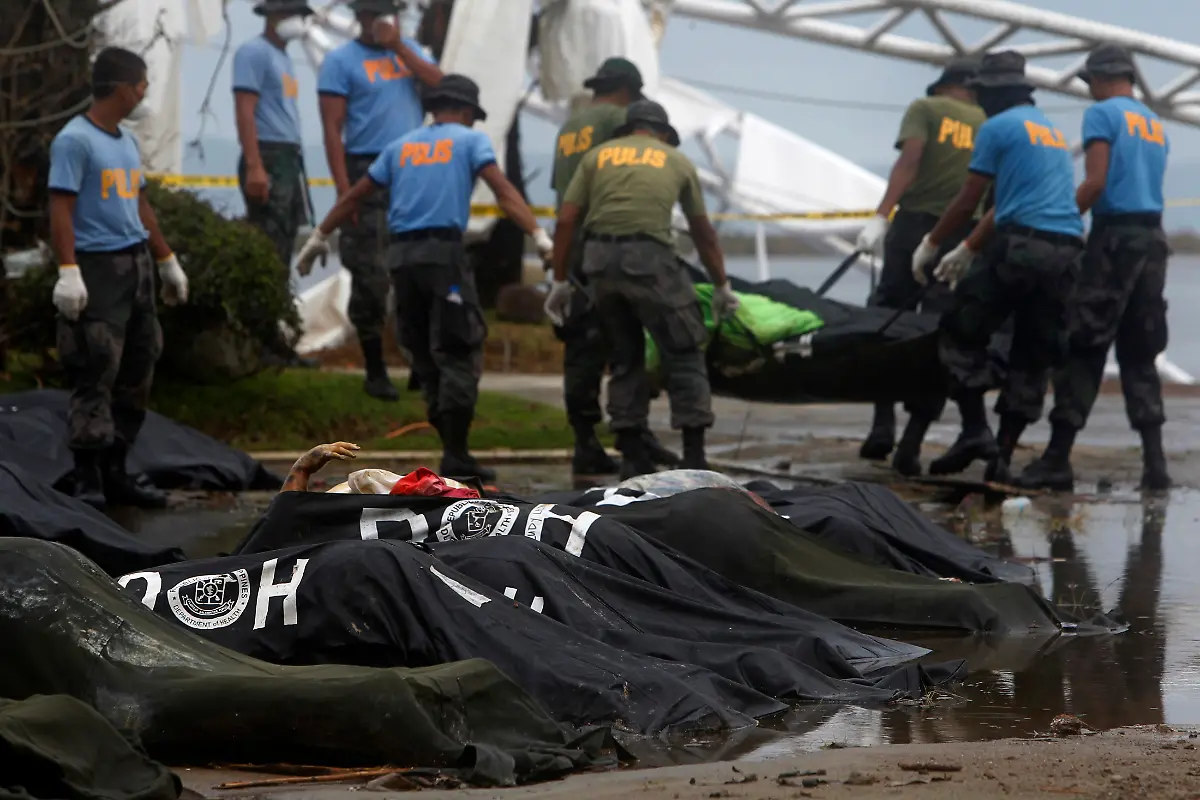 2013-11-12T075239Z-1187508992-GM1E9BC17RO01-RTRMADP-3-PHILIPPINES-TYPHOON-JPG5631887318888925220