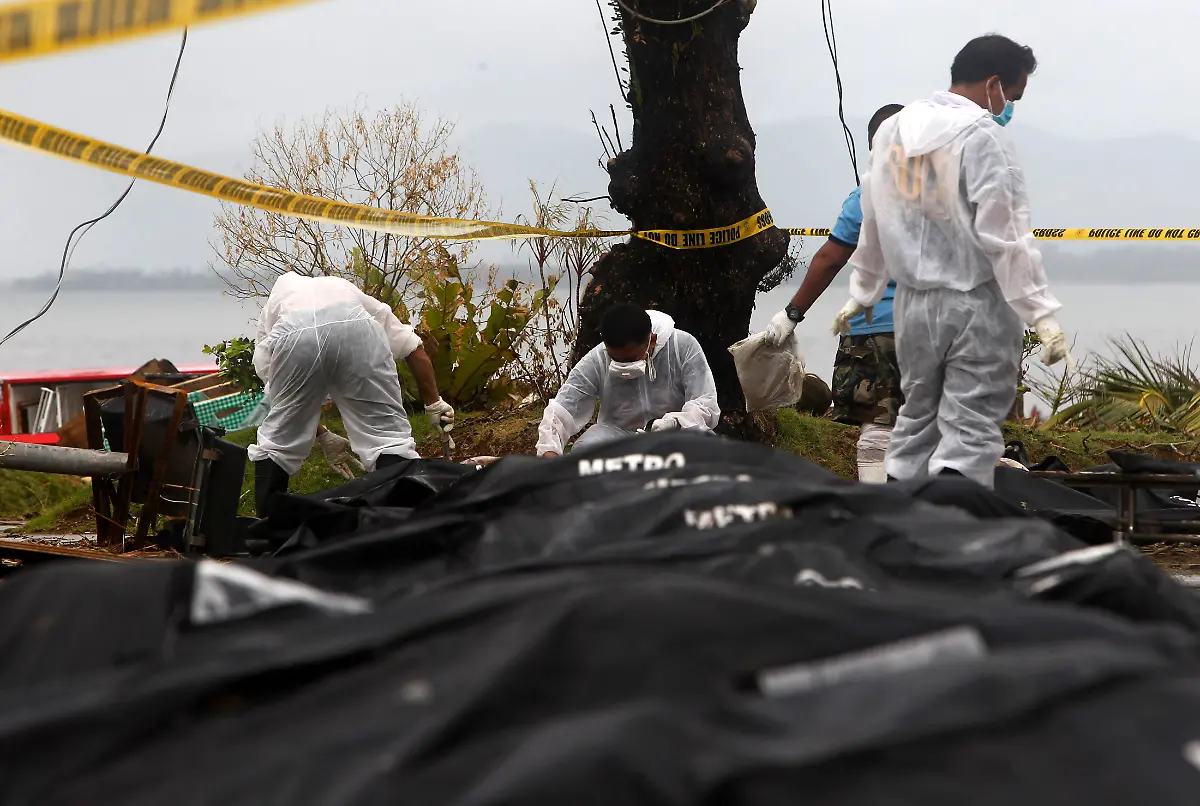 2013-11-12T080949Z-1403859104-GM1E9BC18H501-RTRMADP-3-PHILIPPINES-TYPHOON-JPG1128982128379436951