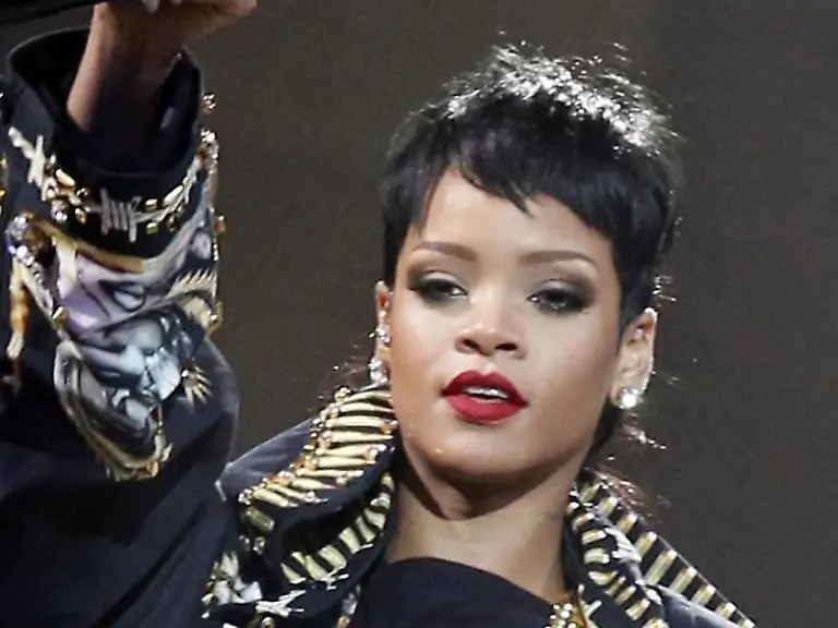 Rihanna-ist-mit-dem-Herzen-ganz-bei-den-Philippinen