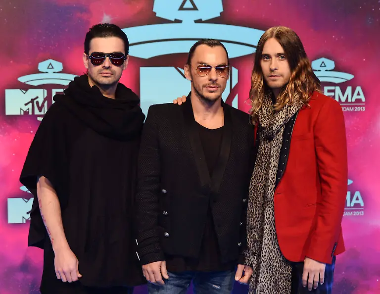 2013-11-10T231912Z-1725589680-GM1E9BB0K7H01-RTRMADP-3-MTV-EMA-JPG5578489440274302403