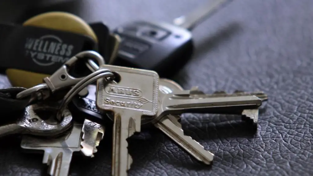 Vorsicht-vor-Verlust-Seine-Schluessel-sollte-der-Mieter-sorgfaeltig-aufbewahren-Bei-Verlust-muss-eventuell-die-gesamte-Schlossanlage-ausgetauscht-werden
