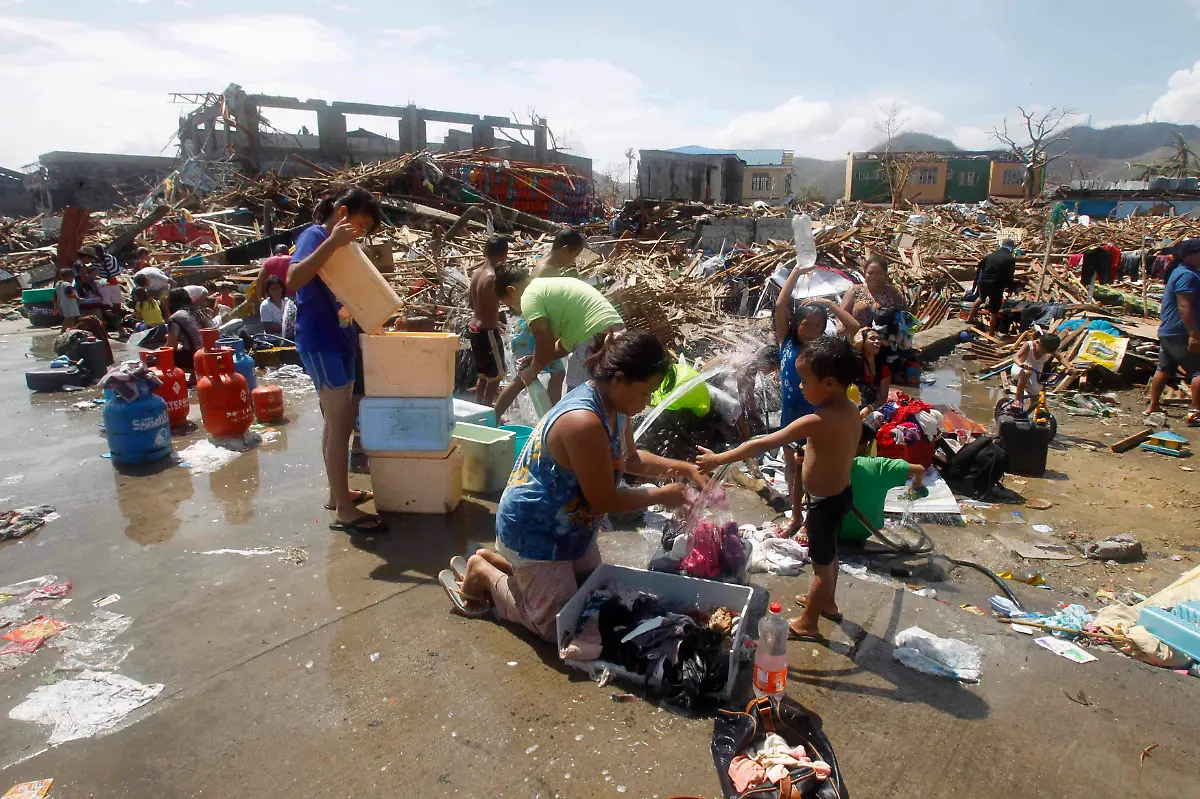 2013-11-10T075849Z-1622587647-GM1E9BA187B01-RTRMADP-3-PHILIPPINES-TYPHOON-JPG4681731011706203901