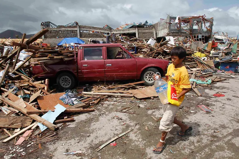 2013-11-10T084048Z-1072260680-GM1E9BA1A7O01-RTRMADP-3-PHILIPPINES-TYPHOON-JPG2830247154989332483
