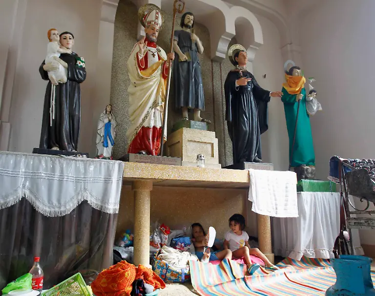 2013-11-10T085249Z-1720982224-GM1E9BA1AOV01-RTRMADP-3-PHILIPPINES-TYPHOON-JPG937040481291416888