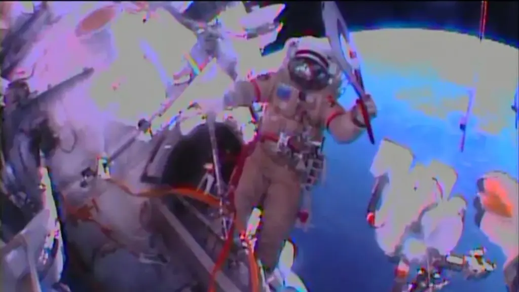 2013-11-09T161523Z-336052191-GM1E9BA00KN01-RTRMADP-3-RUSSIA-SPACE-OLYMPICS-JPG8227760431091136205