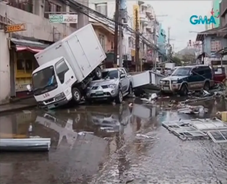 2013-11-09T045557Z-2012358023-GM1E9B90ZEG01-RTRMADP-3-PHILIPPINES-TYPHOON-JPG8325211744961066403