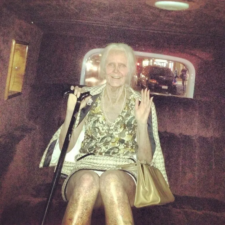 BX8s9UOIMAAgs0f-jpg-large