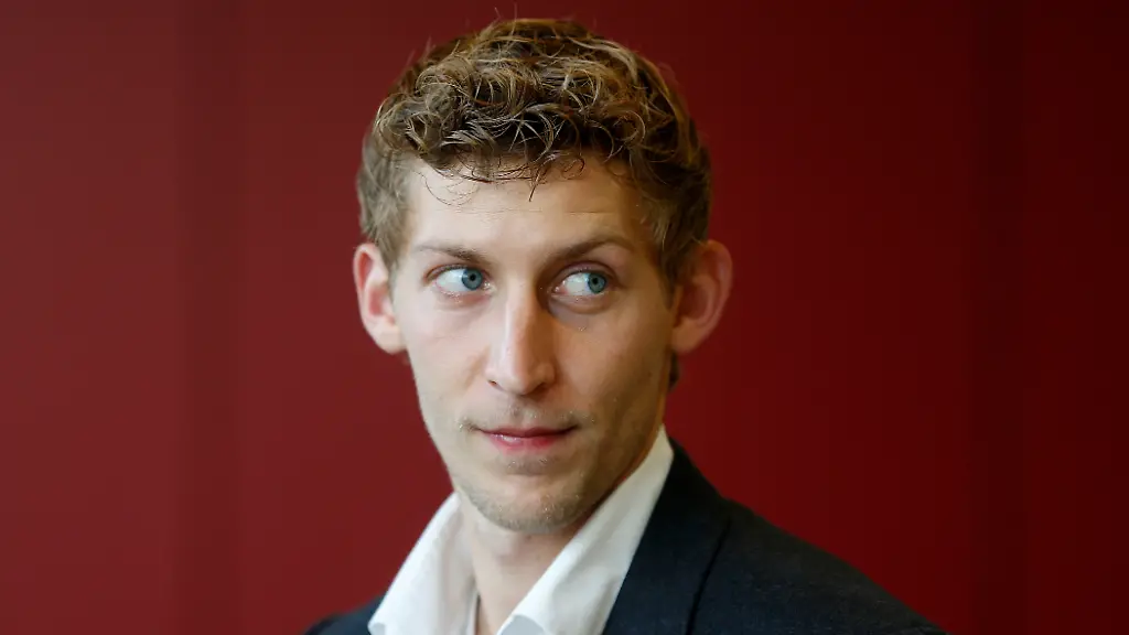 3286B8008982D8FF-jpg9217490827025390851