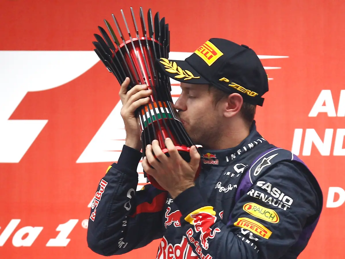 2013-10-27T115638Z-1763334658-SR1E9AR0X653O-RTRMADP-3-MOTOR-RACING-PRIX-JPG8326769338085102353