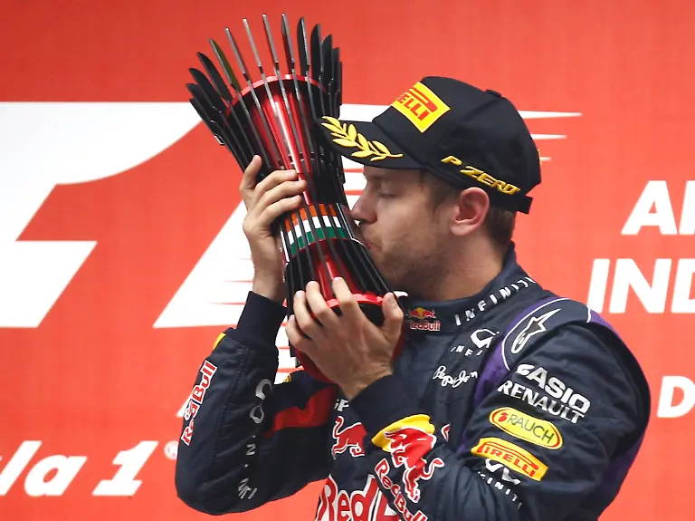 2013-10-27T115638Z-1763334658-SR1E9AR0X653O-RTRMADP-3-MOTOR-RACING-PRIX-JPG8326769338085102353