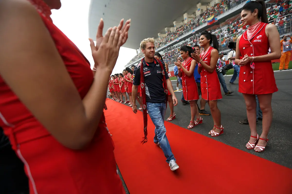 2013-10-27T111816Z-728557621-SR1E9AR0VE62M-RTRMADP-3-MOTOR-RACING-PRIX-JPG8942842126567370974