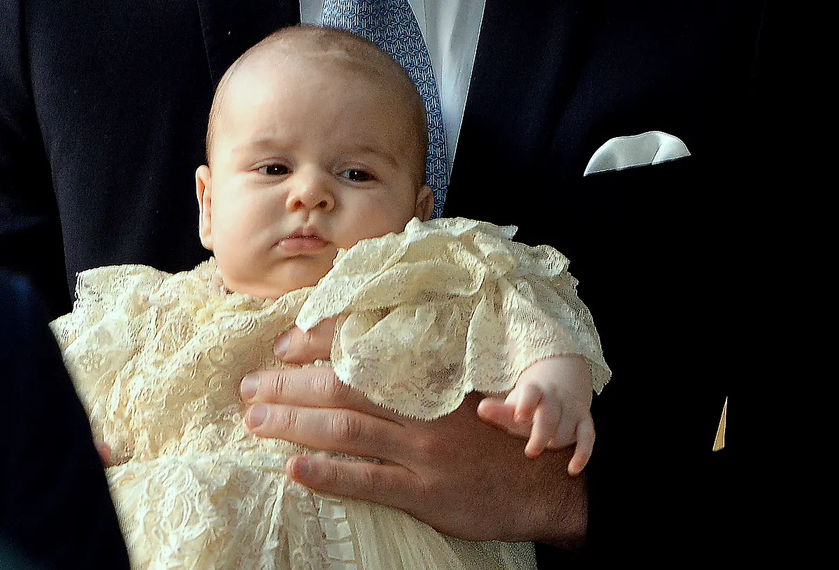 2013-10-23T143611Z-1312865343-LM1E9AN14JI01-RTRMADP-3-BRITAIN-ROYALS-CHRISTENING-JPG8153499735580635203
