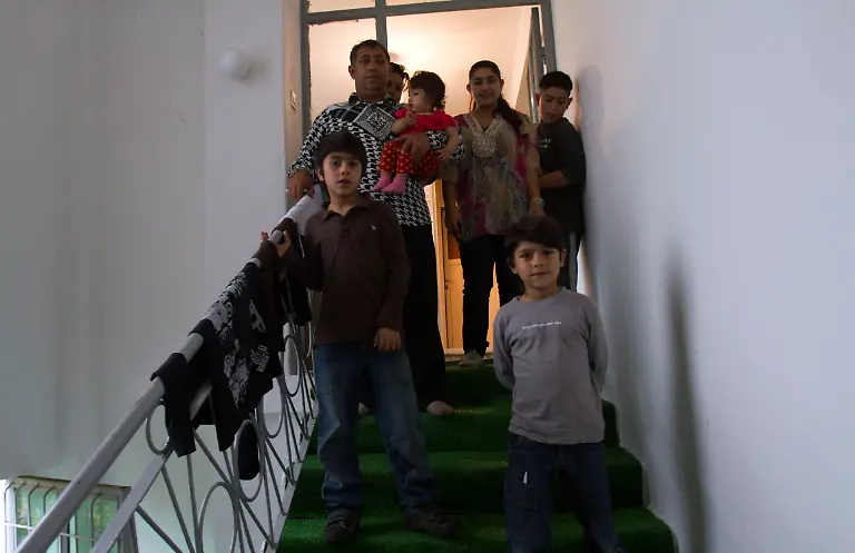 3286A2005BA3B2FF-jpg5422491251790751310