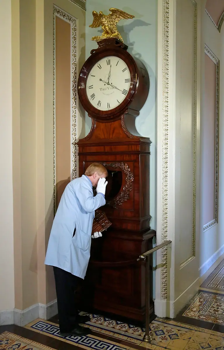 2013-10-17T165517Z-654740407-GM1E9AI027C01-RTRMADP-3-USA-FISCAL-REOPEN-JPG4875256322421214823