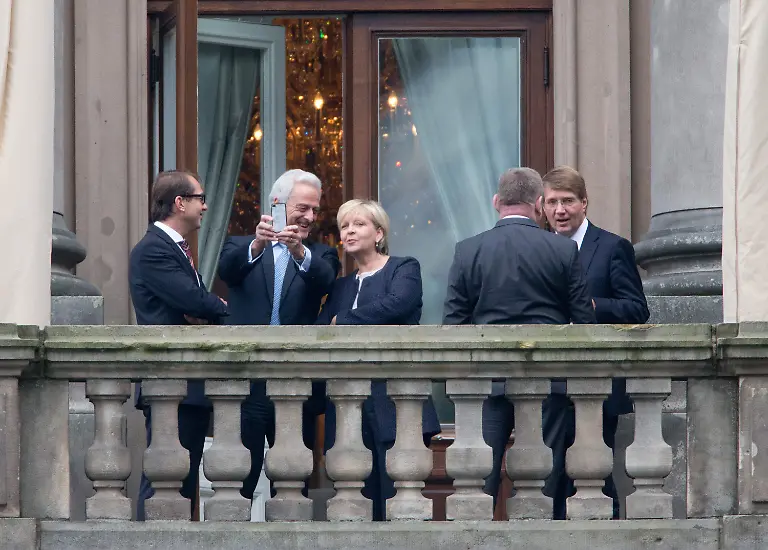 3el15826-jpg6112652063223411563